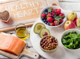 Здоровое питание (рыба, яблоки, орехи, авокадо, гречка, зелень, ягоды)