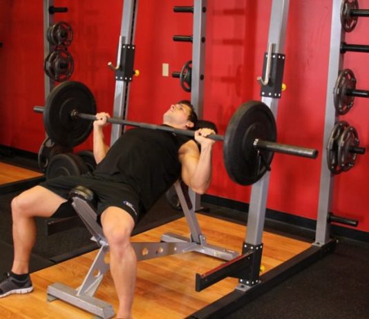 Жим штанги на наклонной скамье вверх