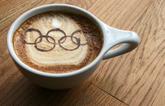 Чашка кофе с олимпийскими кольцами